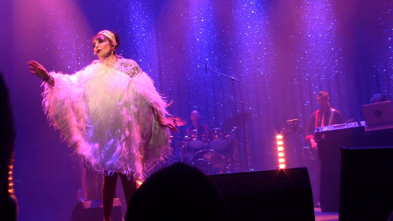 Jeanne Mas Lisa Folies Bergère 17 10 2014