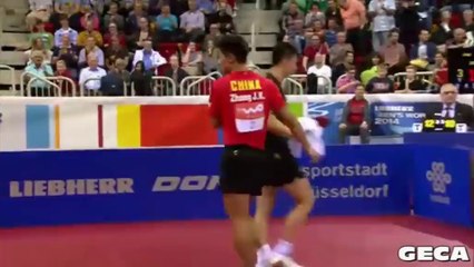 Zhang Jike pète les plombs en célébrant son titre en coupe du monde ce dimanche ! un exemple à ne pas reproduire...