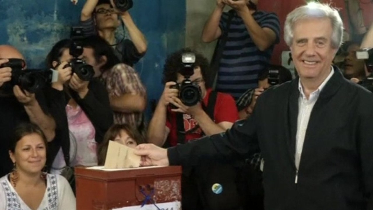 Uruguay's Jose Mujica and candidate Tabare Vazquez cast votes
