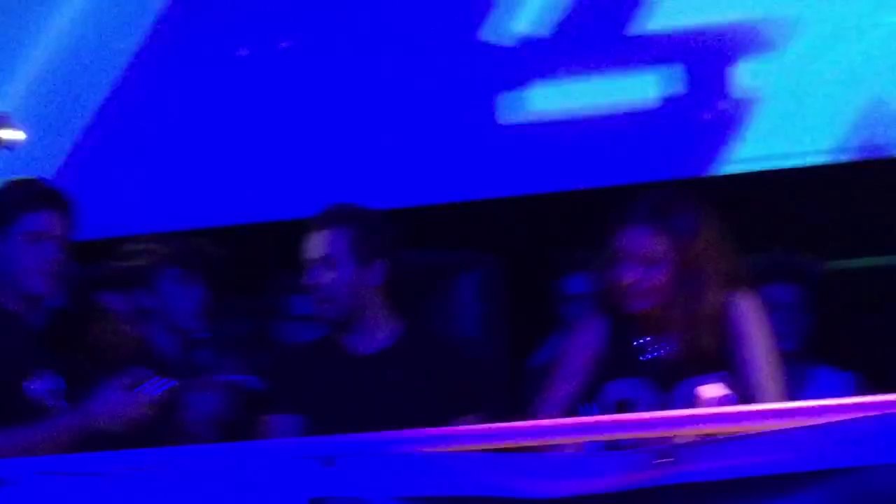 Juicy M - Tremor Remix Live