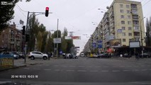 Dunya News - Speeding Red Light Runner Nearly Takes Out Pedestrians