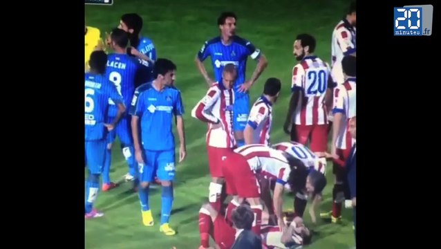 Blessé et au sol, Mandzukic se fait marcher dessus