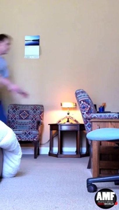 [+18 ~ Sexy Funny Girl]Couch flip fail