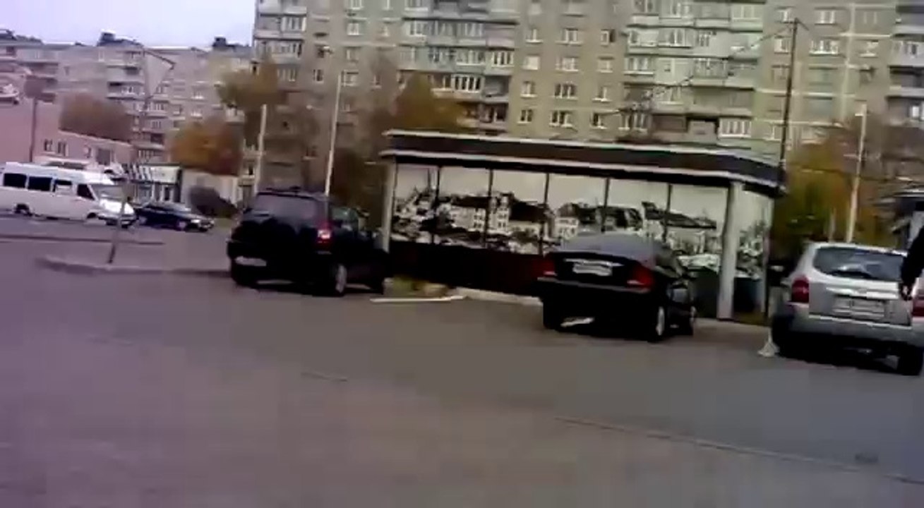 Bodyguarzi vor să îi ia sticla de Vodcă! Uite cum a reacționat acest RUS