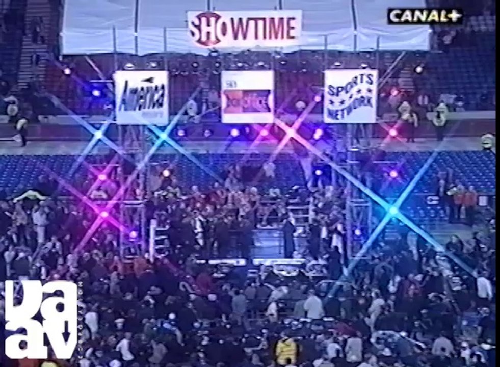 Mike Tyson VS Lou Savarese (Hampden Park in Glasgow, Scotland, 2000-06-24) - FRENCH TV