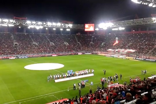 Η είσοδος των δύο ομάδων στον αγωνιστικό χώρο του Γεώργιος Καραϊσκάκης