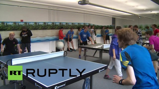Jouer au Ping Pong avec la tête