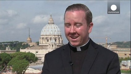 Священики, що танцюють, і черниця, яка співає