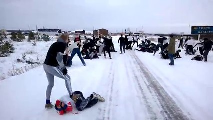 Des supporters russes organisent une baston générale baptisée "Mur à Mur" !