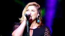 Kelly Clarkson Covers Taylor Swift's 