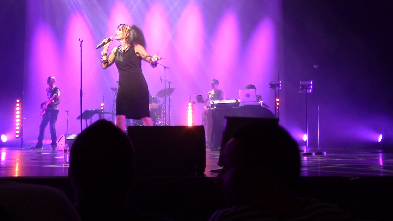 Jeanne Mas Nue Folies Bergère 17 10  2014