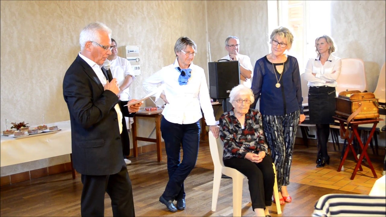 Arbigny. les 100 ans de Mme Jeanne Antoinat. octobre 2014.