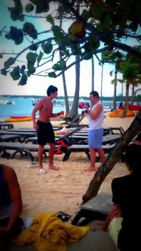 Tek yumrukta deniz, kum, güneş.