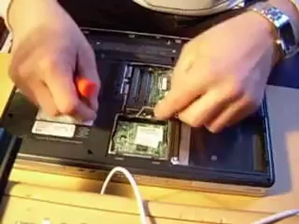 COMPAQ Presario V2000