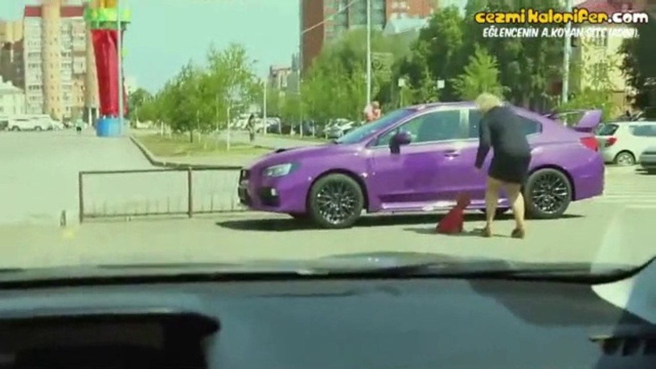 İnsanları Dumur Eden Renk Değiştiren Araba