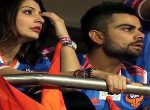 Anushka Sharma and Virat Kohli Catch Up over Football - Rab Ne Bana Di Jodi