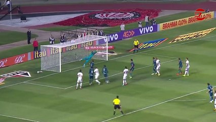 São Paulo bate o Goiás e encosta no líder Cruzeiro