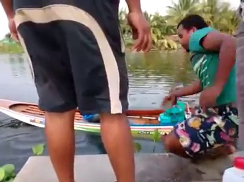 Un hors bord artisanal