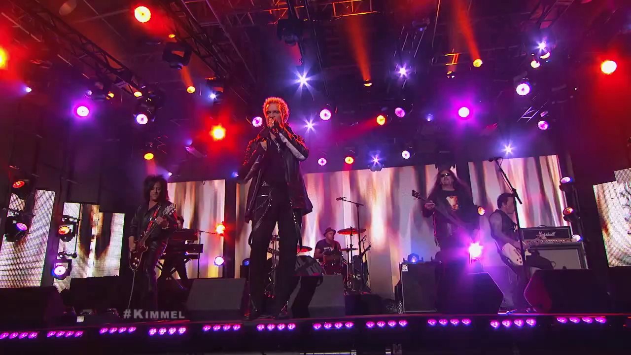 Billy Idol Performs 'Can't Break Me Down'