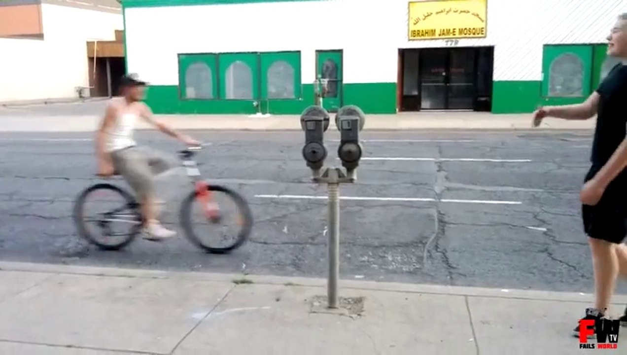 [+18 ~ Sexy Funny Girl]Jump Over Parking Meter Fail - Fails World