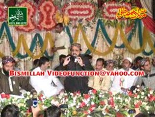 Khush Nasibi Nay Sath Diya Bachpan Se