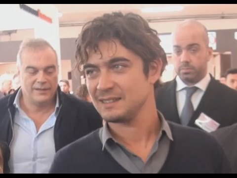 Napoli - Riccardo Scamarcio ospite di ''Tutto Sposi'' (26.10.14)