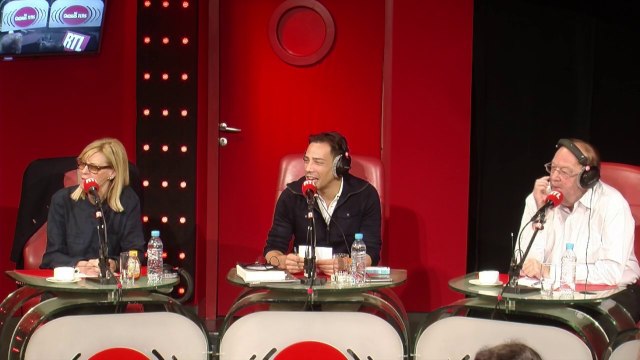 Pierre Bénichou drague une spectatrice et chante dans Les Grosses Têtes