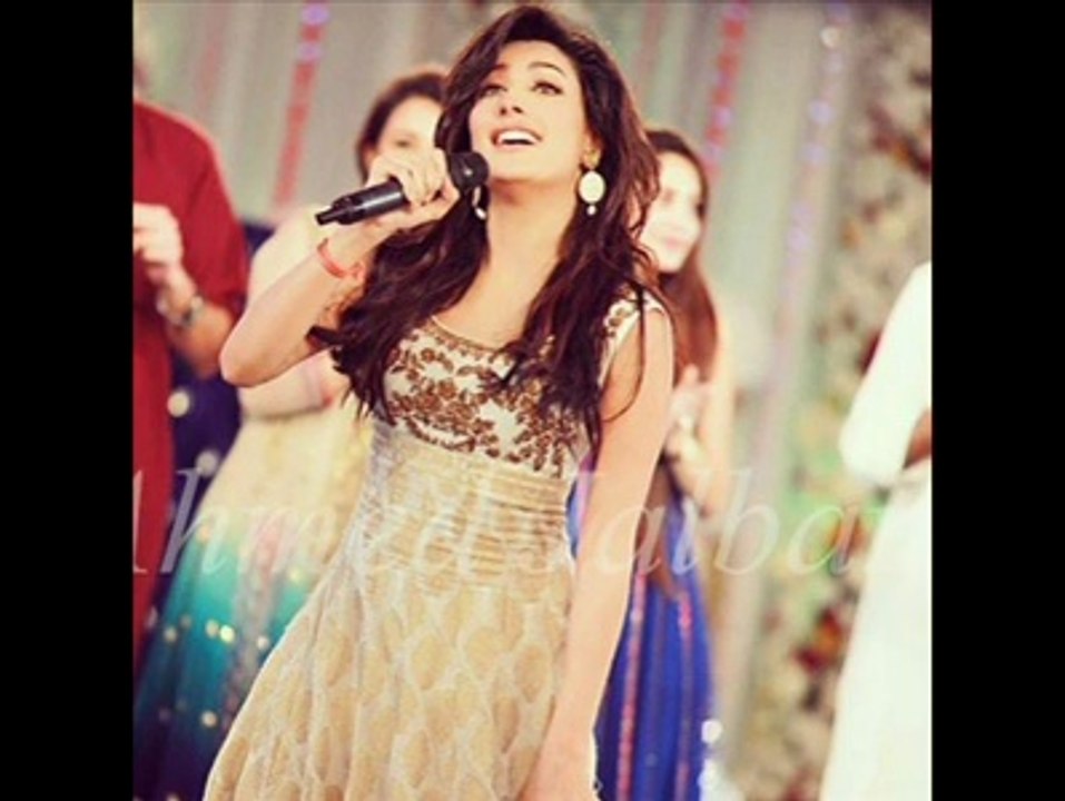 Mehwish Hayat Singing  Akhyon ky jharokon se