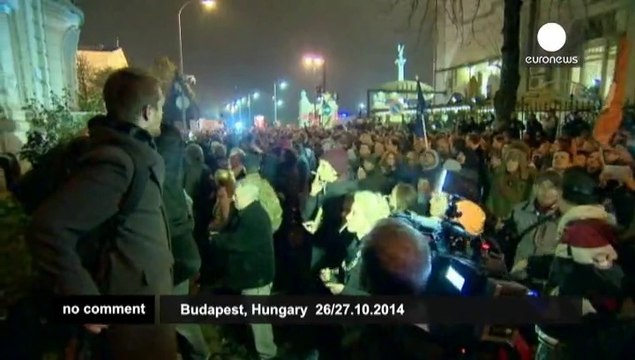 Thousands protest Hungarian Internet tax