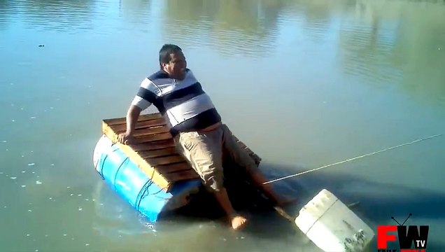 [+18 ~ Sexy Funny Girl]Fat man rescue fail - Fails World