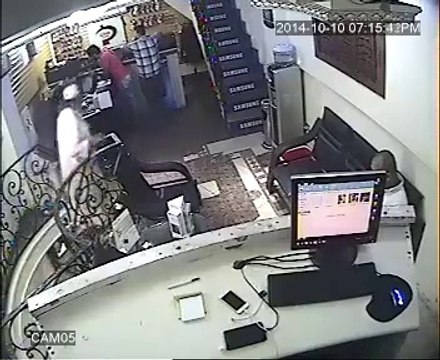 Maulana Caught Red Handedly Stealing a Mobile