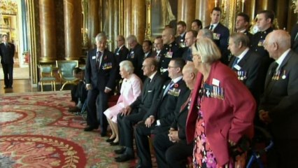 The Queen meets Victoria and George Cross heroes
