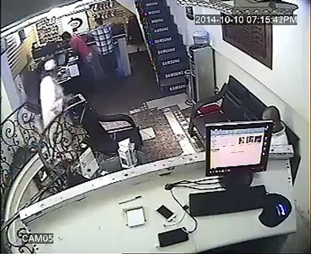 Maulana Caught Red Handedly Stealing a Mobile phone