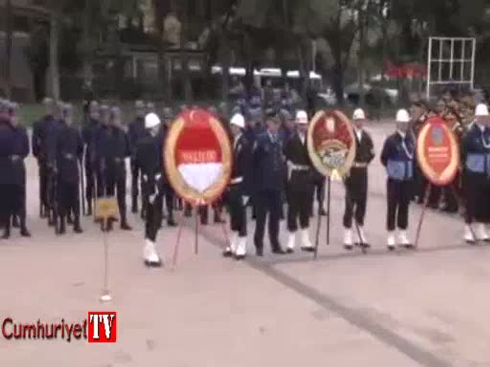 Cumhuriyet Bayramı kutlamasında 'T.C'siz çelenk krizi