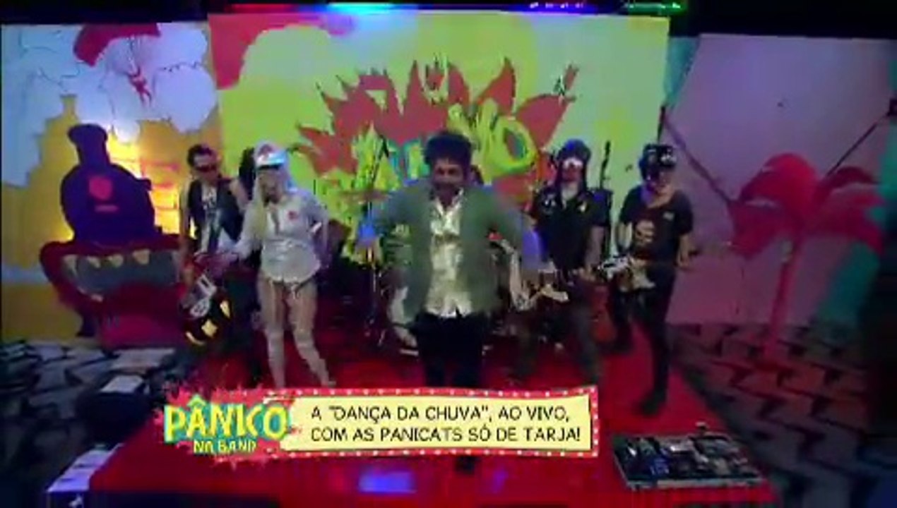 O Poderoso Castiga e as Panicats nuas na danca da chuva