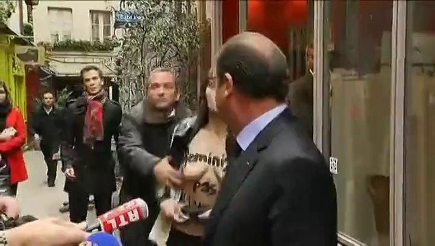 François Hollande interpellé par deux femens