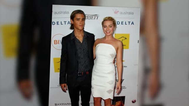 Margot Robbie und Brenton Thwaites glänzen auf dem roten Teppich und gewinnen den Breakthrough Award