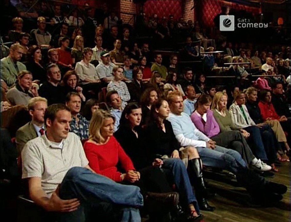 Die Harald Schmidt Show - 1136 - 2002-09-18 - Inken Johannsen, Oasis, Helmut und Manuel wählen