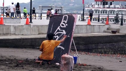 Vous ne devinerez jamais ce qu'il peint avant la dernière seconde