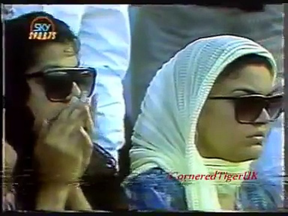 Waqar Younis Vs Ian Bishop - Unbelievable Final Over