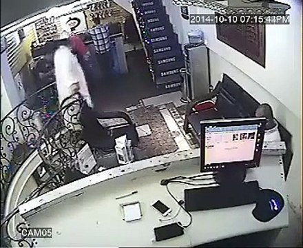 Maulana Caught Red Handedly Stealing a Mobile