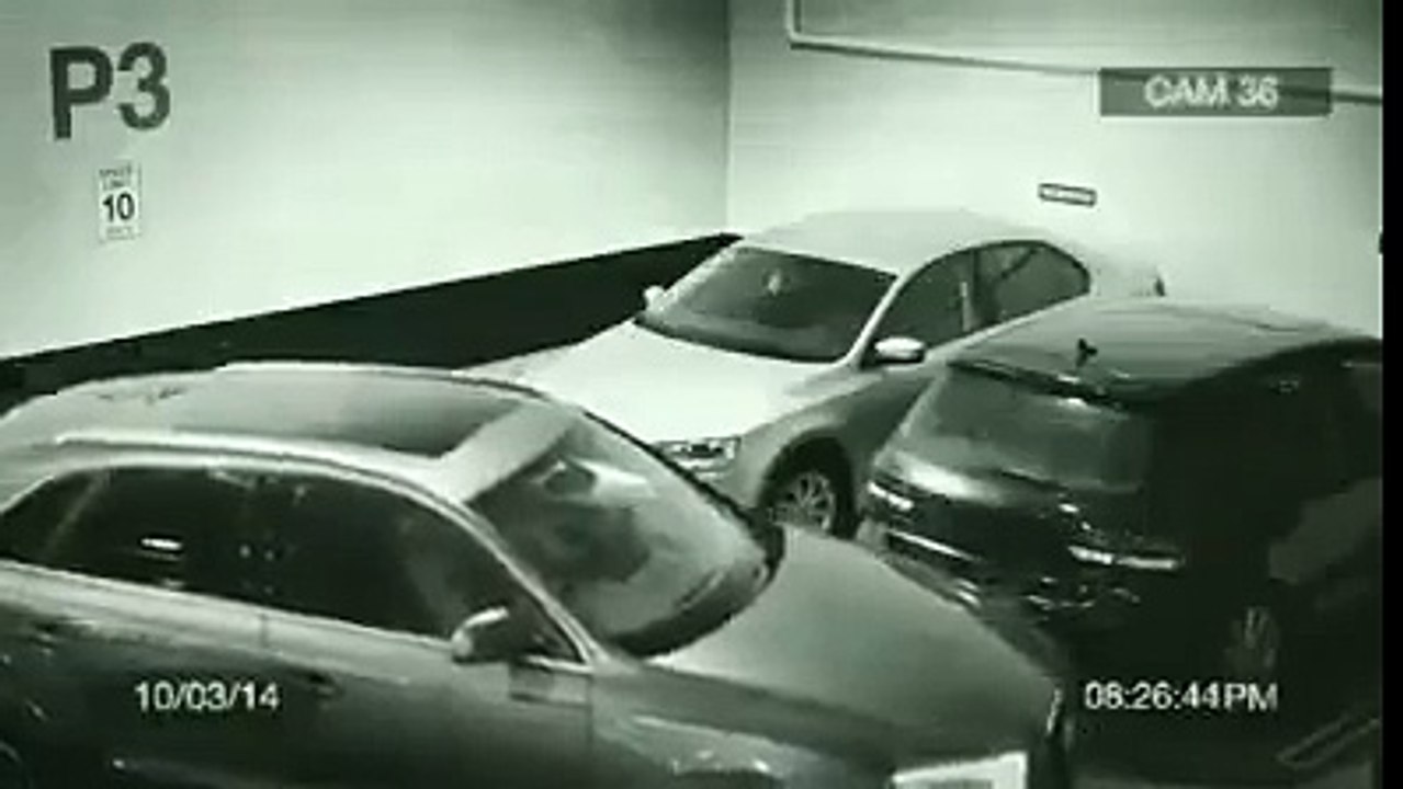 Ce mec à plus le temps, il trouve une place de parking insolite !