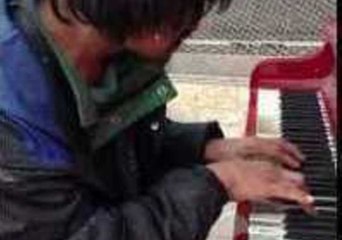 Homeless Man Shows Amazing Talent on Piano