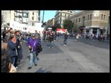 Napoli - Dopo lo sgombero, gli ambulanti di Piazza Leone protestano -2- (28.10.14)