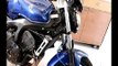 Cómo cambiar las pastillas de freno a una moto Yamaha FZ6 S2