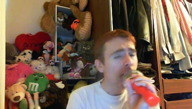 Wiwi égratigne mmm yeah d'Austin Mahone & Pitbull