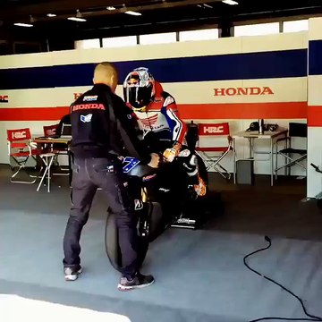 Casey Stoner probando la RC213V 2015 en Motegi