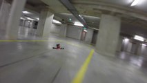 Course de drones dans un parking