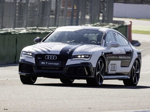 Une Audi RS7 sans pilote boucle un tour du circuit d'Hockenheim !