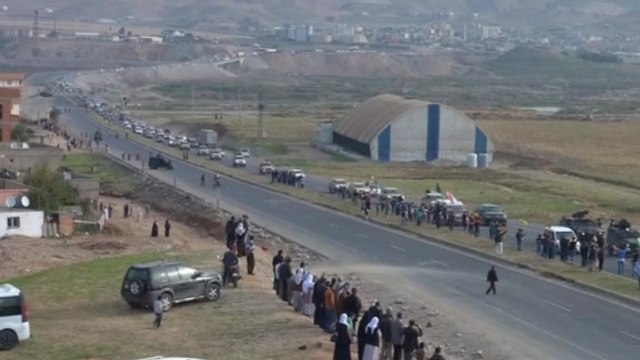 Iraqi peshmerga fighters approach Kobani, ready for battle